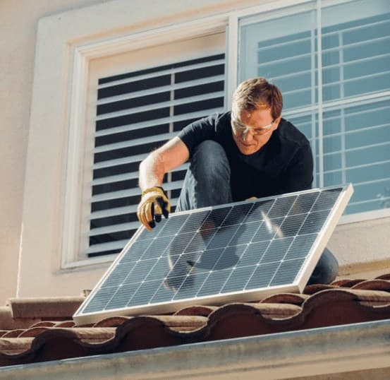 Who can remove solar panels from roof